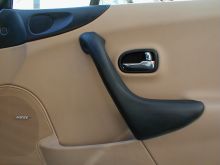 M2doorarmrest.jpg (5341 bytes)